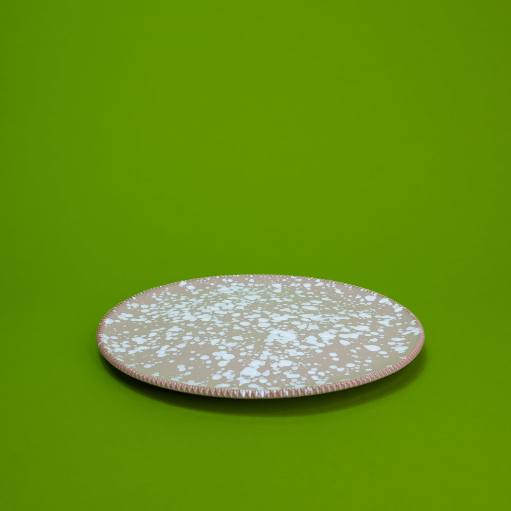 Piatto piano in ceramica salentina - sabbia